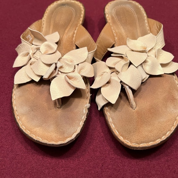 Clark’s Bendable leather flip flops - Picture 2 of 5